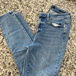 Judy Blues Jeans Size 7/28 Relaxed Fit Medium Wash JB88262